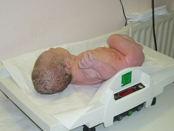 01_1_Hr_AP1000435.JPG - Je m'appelle Lucas, je suis né le 14 Oct 2008 à 9H11 et je pèse sur la balance 3525 grs